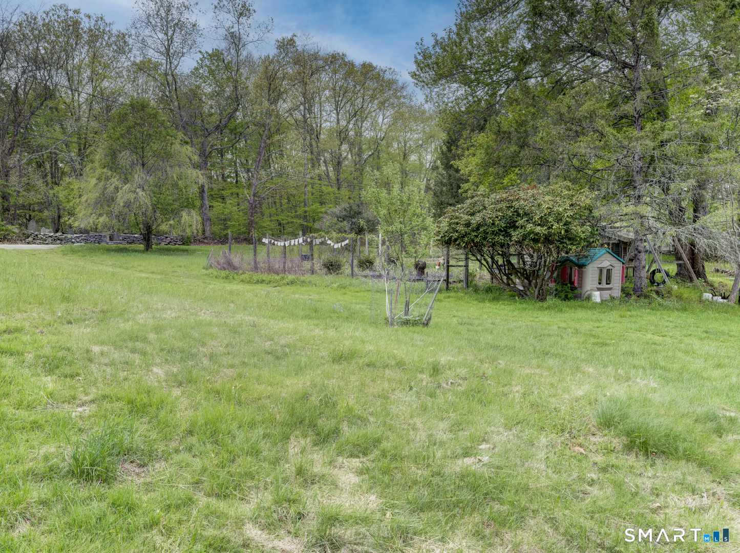384 Woodland Road Mansfield, CT 06268 - Photo 9 of 37 side yard