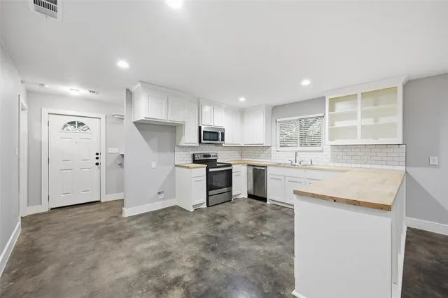 $1,375 | 607 East Day Street, Denison, TX 75021