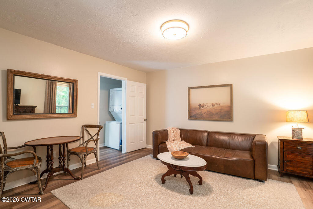 7 Timberlake Drive Jackson, TN 38305 - Photo 29 of 38 a living room with furniture and a painting on the wall