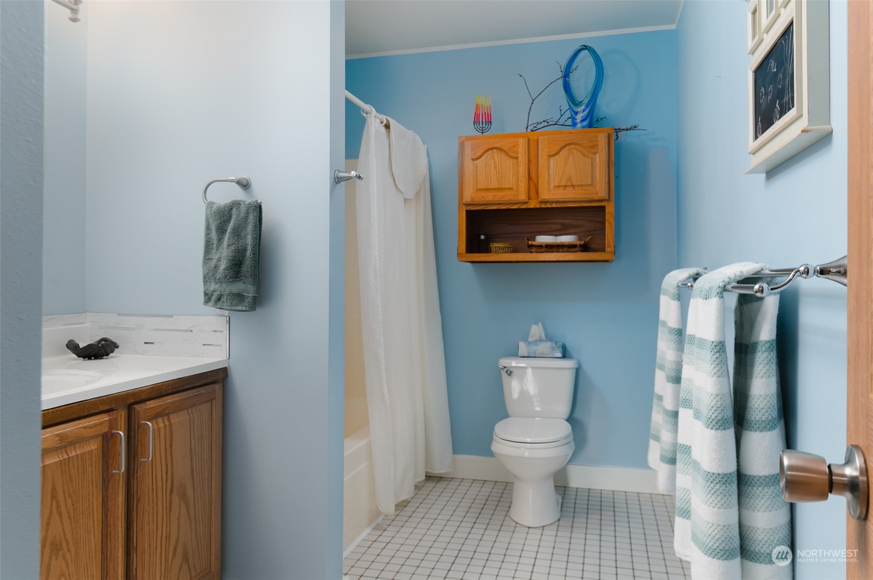 8170 North Telegraph Road Everson, WA 98247 - Photo 25 of 40 a bathroom with a toilet and a mirror