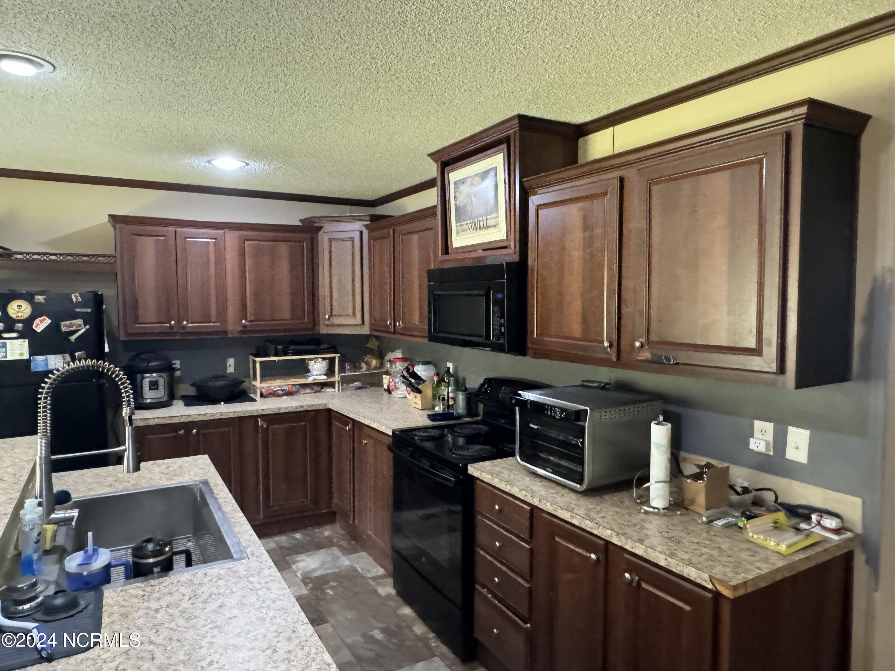 230 Freeman Road Bolton, NC 28423 - Photo 5 of 10 Kitchen