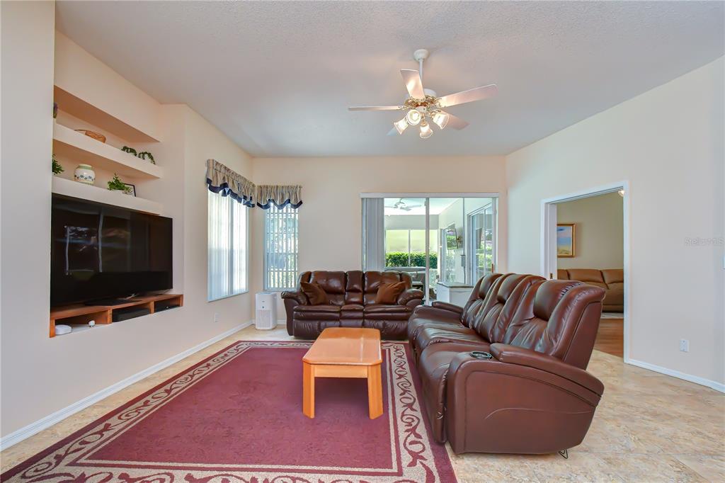 4916 Willow Ridge Terrace Valrico, FL 33596 - Photo 11 of 38