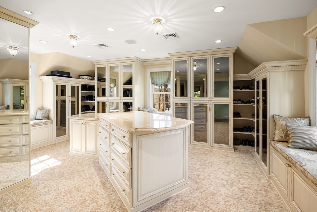 16 Sanderson Lane Weston, MA 02493 - Photo 15 of 39 a kitchen with a stove a refrigerator and a oven