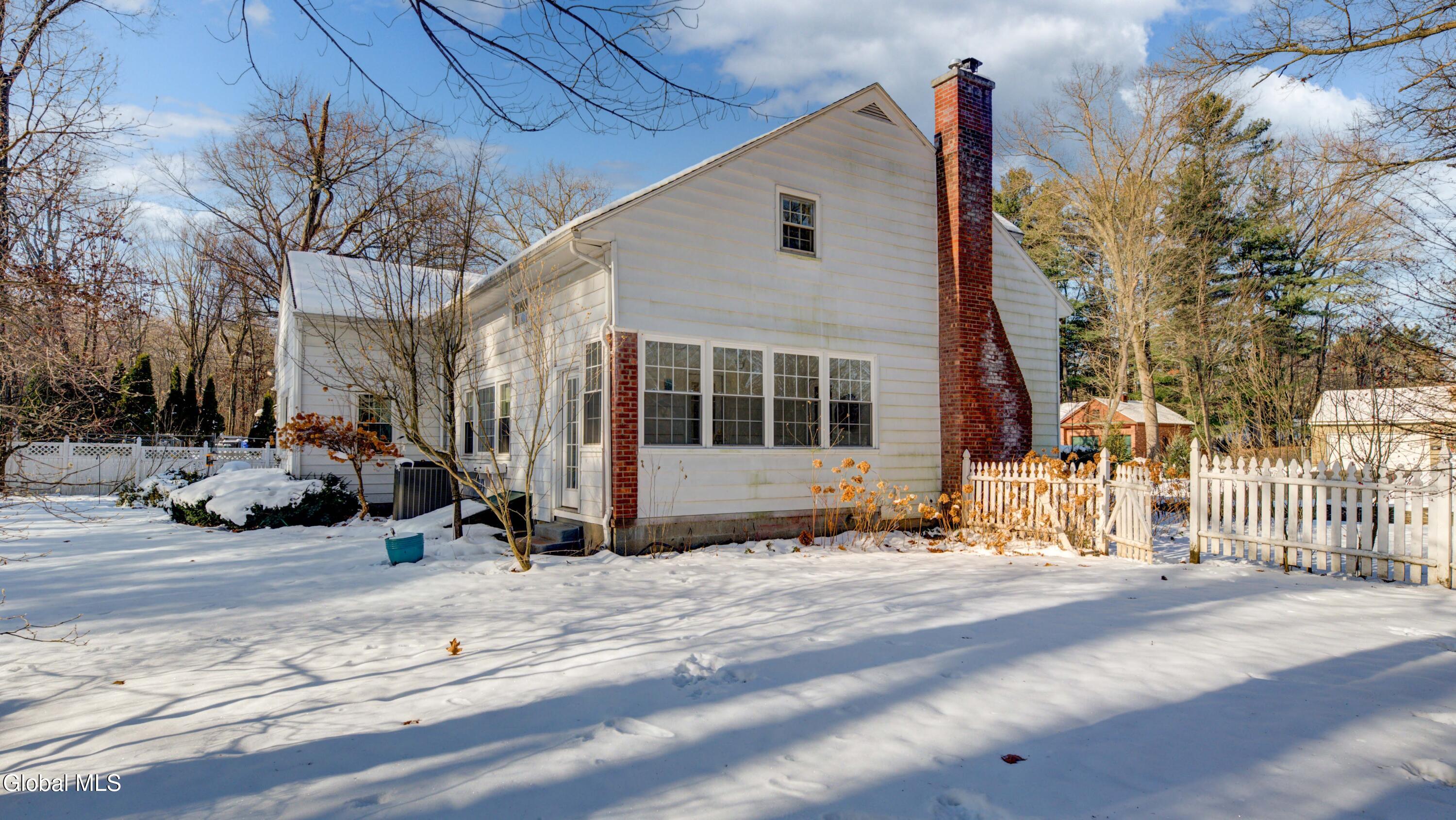 834 Jamaica Road Schenectady, NY 12309 - Photo 11 of 67 834 Jamaica Rd-60