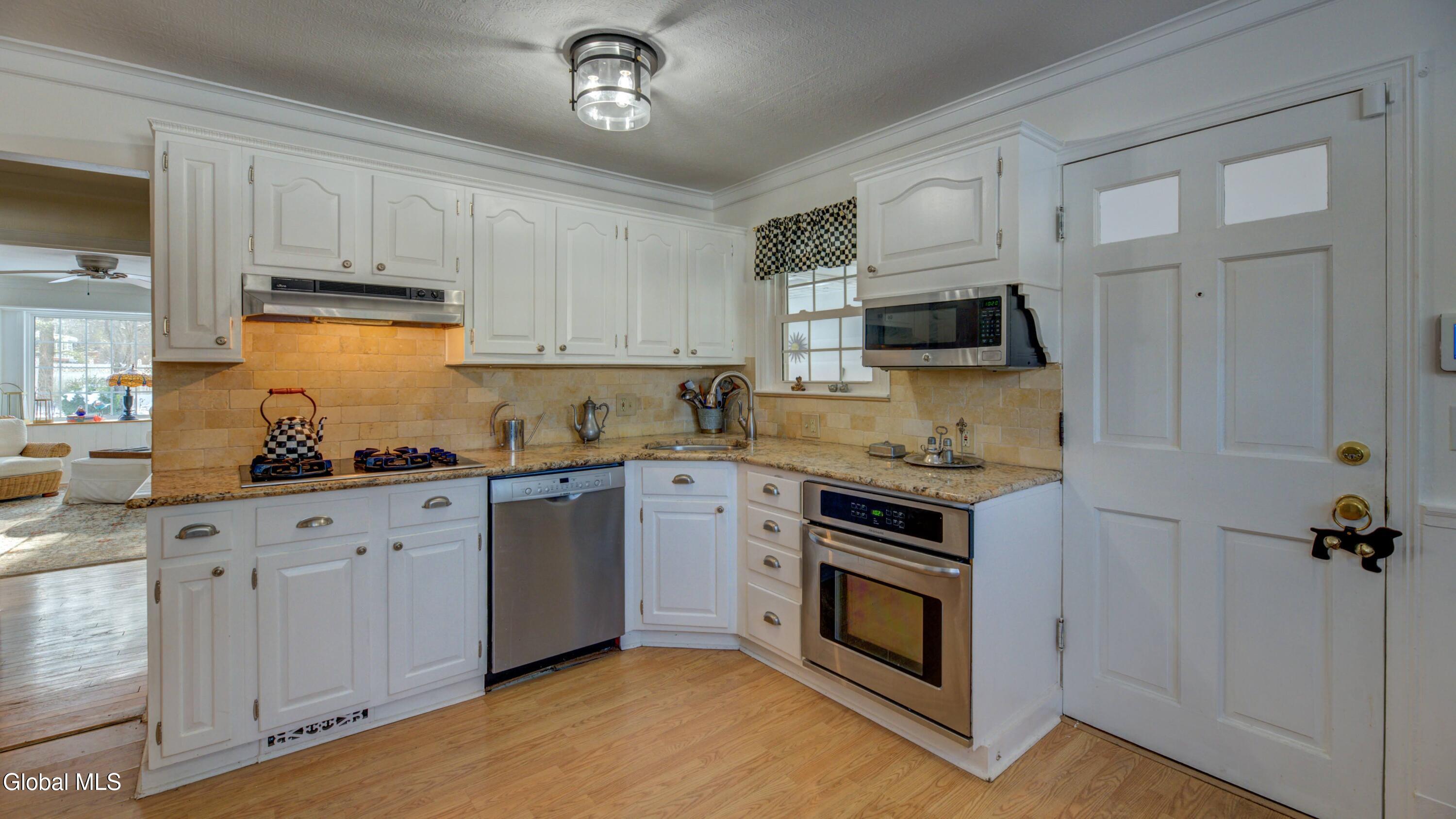 834 Jamaica Road Schenectady, NY 12309 - Photo 16 of 67 834 Jamaica Rd-49