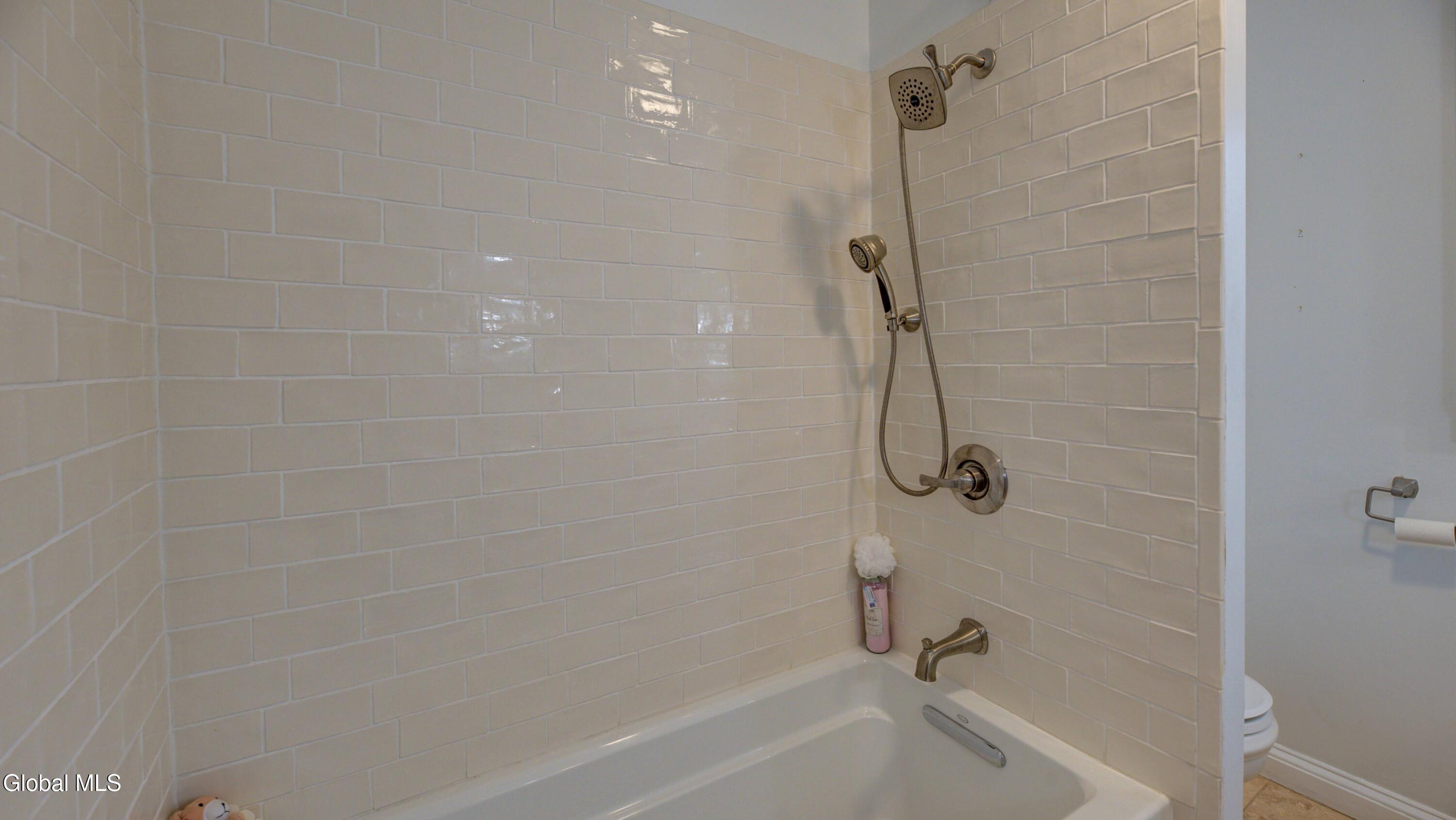 834 Jamaica Road Schenectady, NY 12309 - Photo 27 of 67 834 Jamaica Rd-16