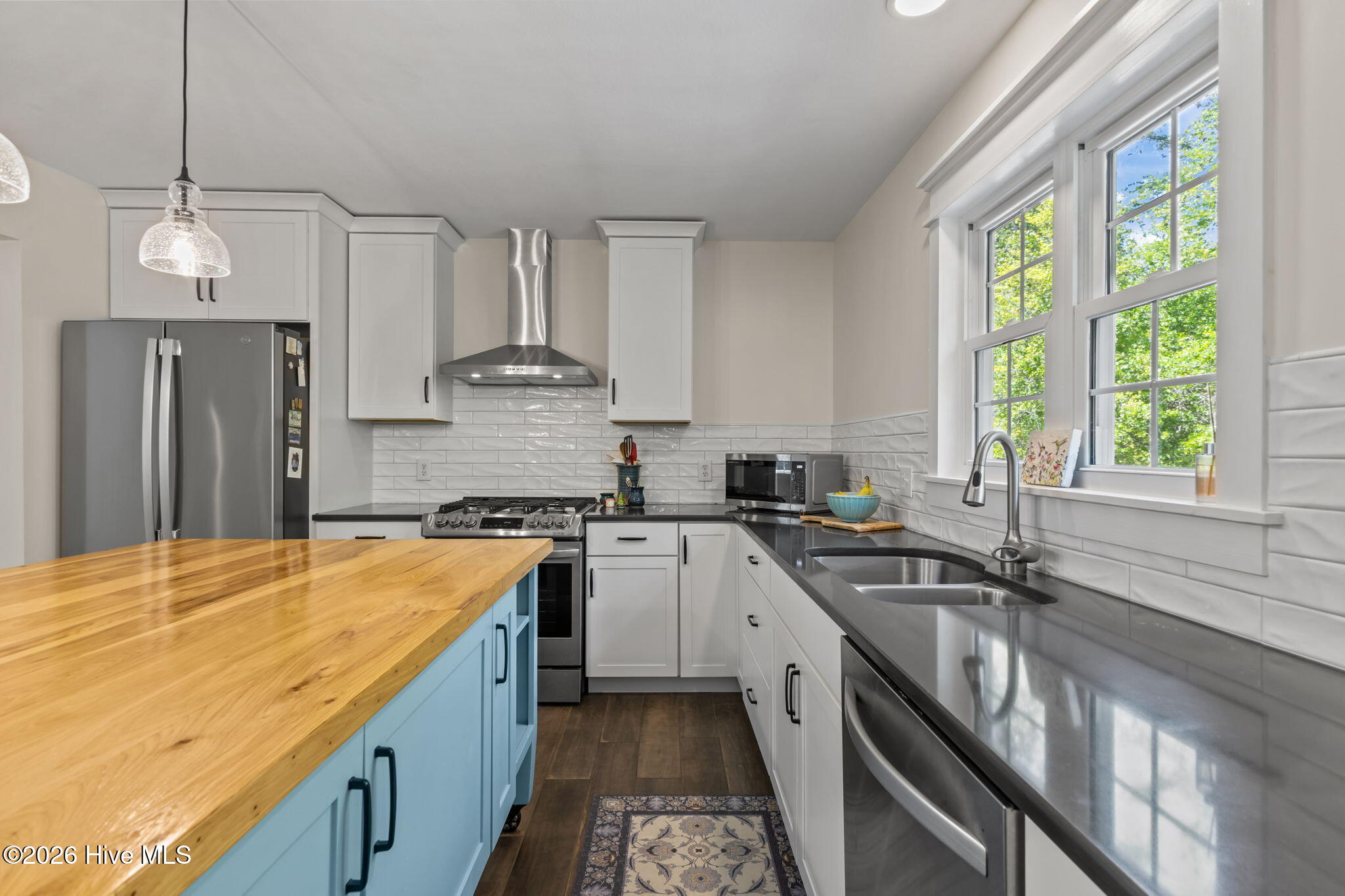 102 Shady Path Cedar Point, NC 28584 - Photo 11 of 36 Kitchen
