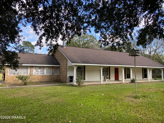 $215,000 | 9517 East Admiral Doyle Drive, Jeanerette, LA 70544