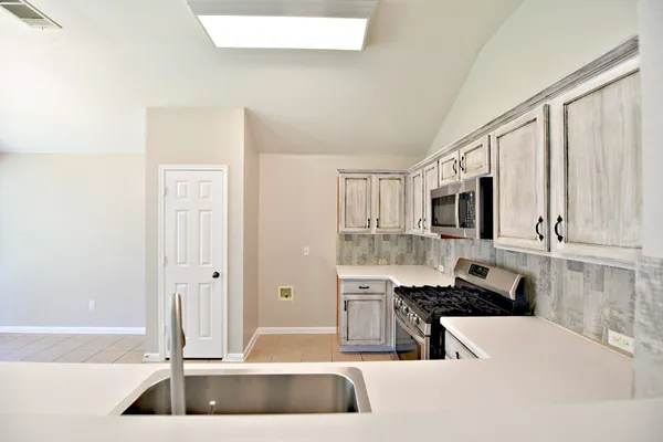 $1,895 | 1009 Downridge Drive, Leander, TX 78641