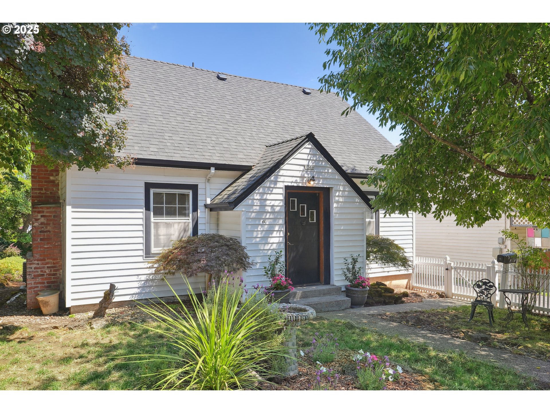 1306 Northwest Benton Street Camas, WA 98607 - Photo 2 of 24 Gallery Image 2