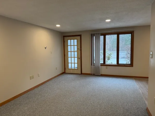 $1,875 | 1187 New Hampshire Rte 175, Unit 2, Holderness, NH 03245