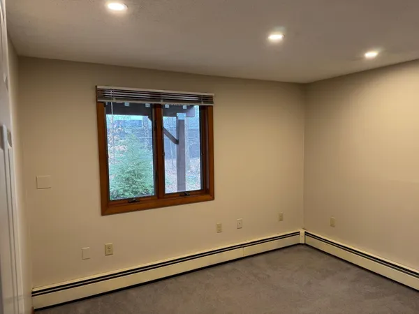 $1,875 | 1187 New Hampshire Rte 175, Unit 2, Holderness, NH 03245