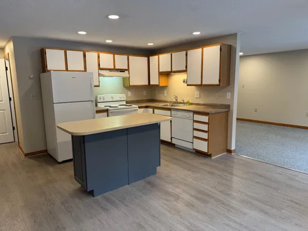 $1,875 | 1187 New Hampshire Rte 175, Unit 2, Holderness, NH 03245