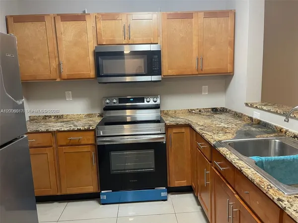 $2,200 | 15201 Northeast 6th Avenue, Unit C102, Miami, FL 33162