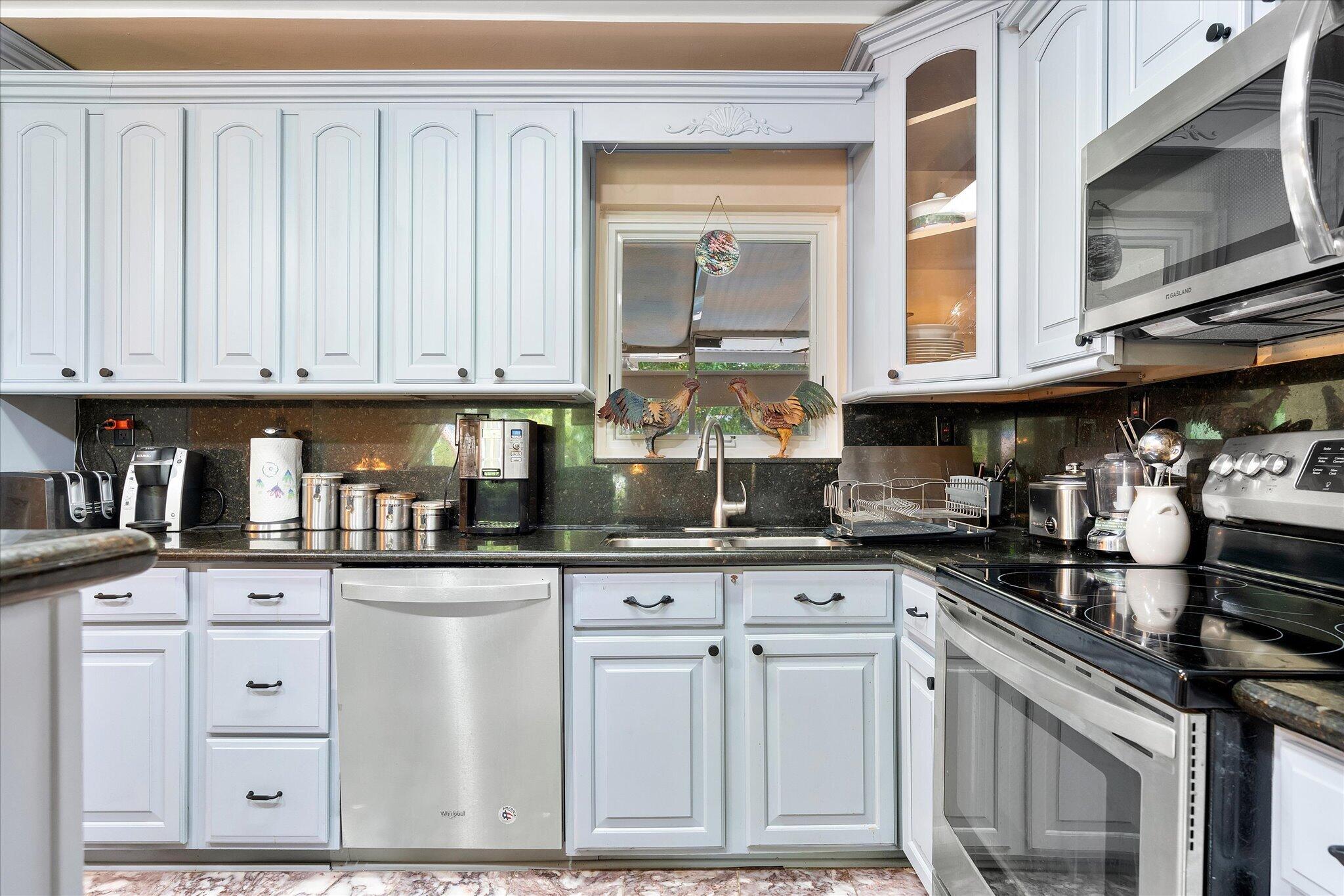 660 Azalea Court Plantation, FL 33317 - Photo 6 of 32 43-660 Azalea Ct_043