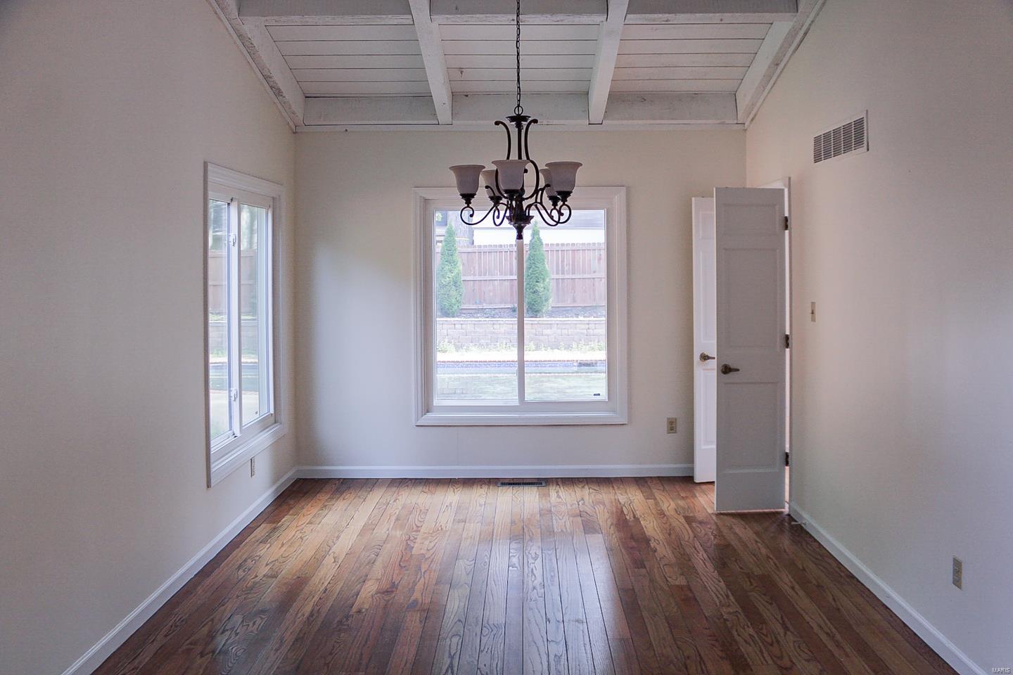 1924 Rustic Oak Road Chesterfield, MO 63017 - Photo 11 of 23 Gallery Image 11