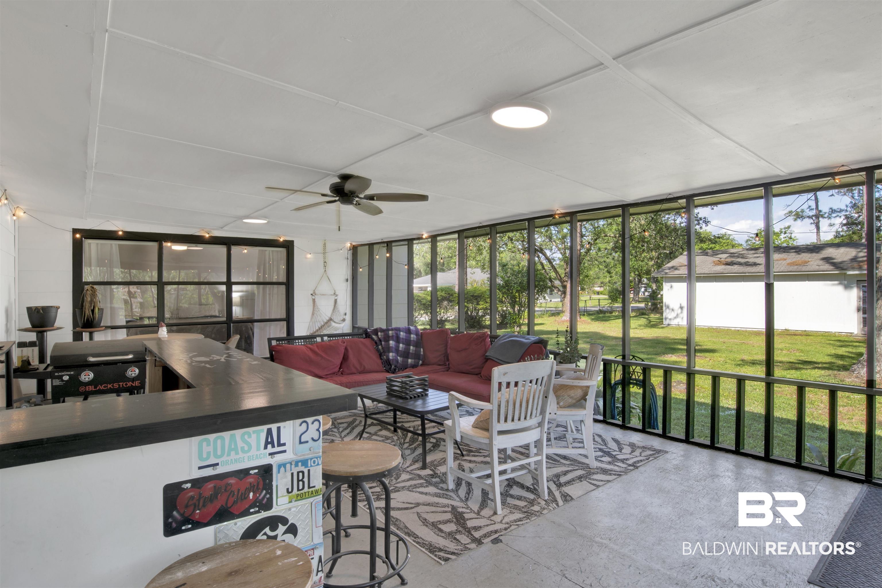 1106 North Pine Street Loxley, AL 36551 - Photo 25 of 32 Built in Bar Area