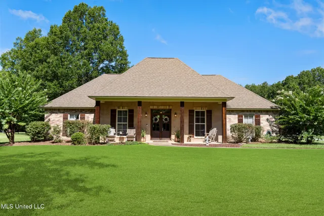 $405,000 | 1040 Emileigh Drive, Summit, MS 39666