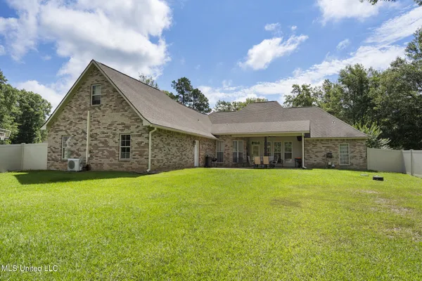 $399,000 | 1040 Emileigh Drive, Summit, MS 39666