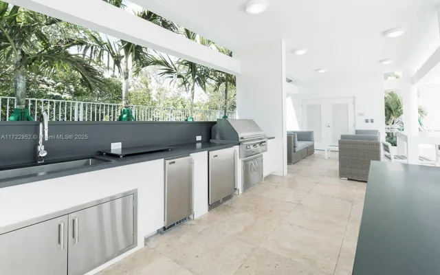 $1,337,000 | 17111 Biscayne Boulevard, Unit 1705, North Miami Beach, FL 33160