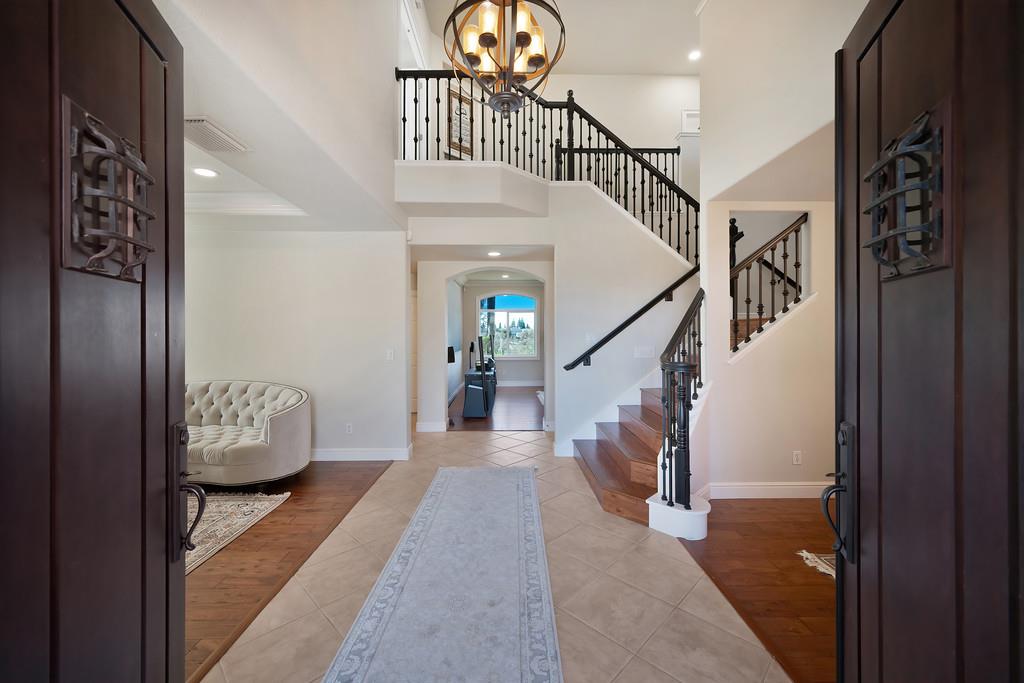 1580 Vista Ridge Way Roseville, CA 95661 - Photo 4 of 96