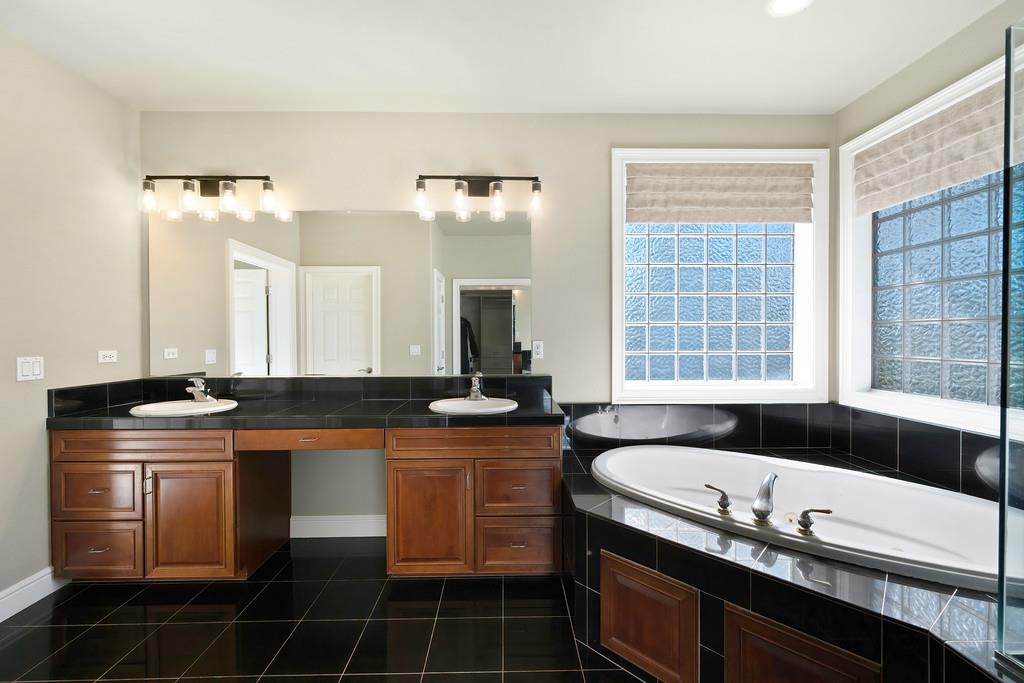 1580 Vista Ridge Way Roseville, CA 95661 - Photo 43 of 96