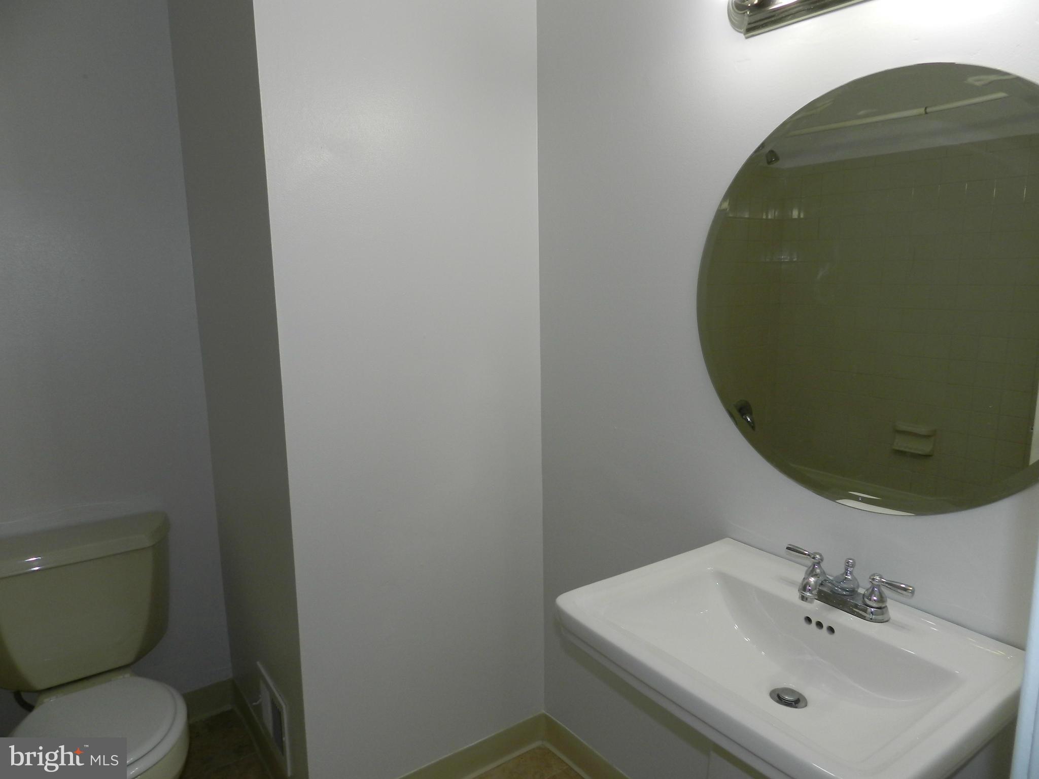 3012 Seminole Road Woodbridge, VA 22192 - Photo 14 of 26 Upstairs hall Bath