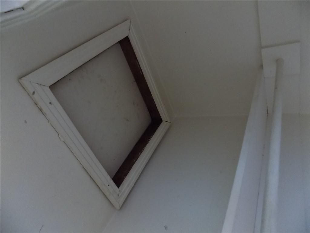 1805 Greentree Road Pittsburgh, PA 15220 - Photo 12 of 22 Gallery Image 12