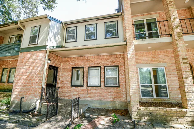 $370,000 | 606 North Eldridge Parkway, Unit 3, Houston, TX 77079