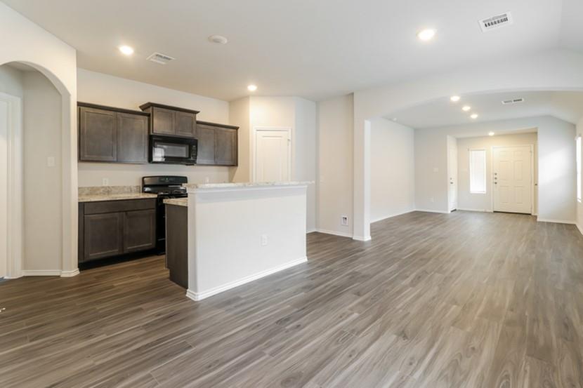 1401 Mark Lane Ennis, TX 75119 - Photo 4 of 13