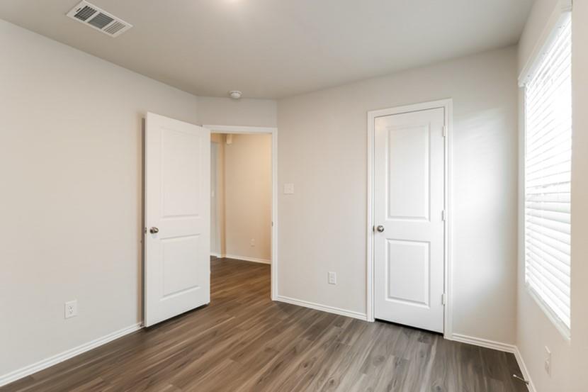 1401 Mark Lane Ennis, TX 75119 - Photo 7 of 13