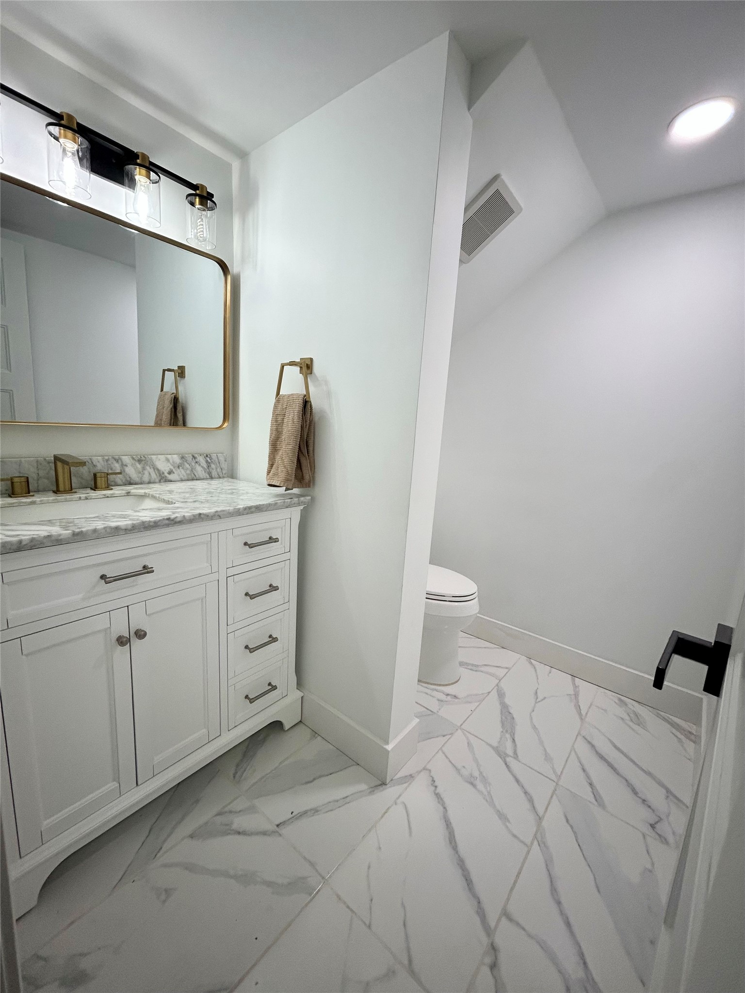 8523 Riverside Walk Lane Houston, TX 77064 - Photo 16 of 24 Downstairs half bath
