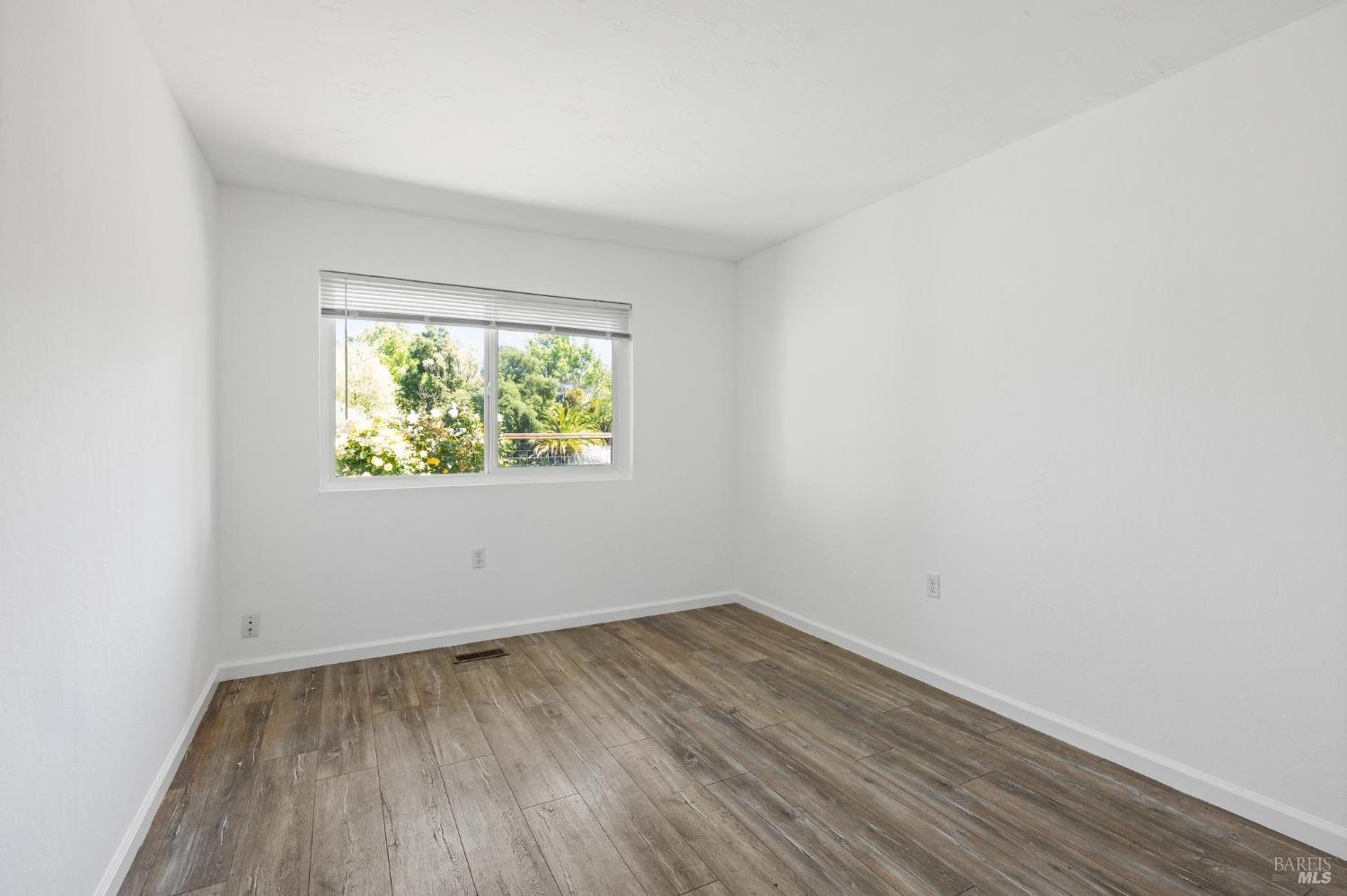 21 Vineyard Circle Sonoma, CA 95476 - Photo 12 of 23 an empty room with a window