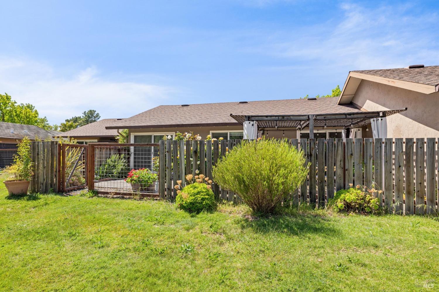 21 Vineyard Circle Sonoma, CA 95476 - Photo 18 of 23 a front view of a house with garden