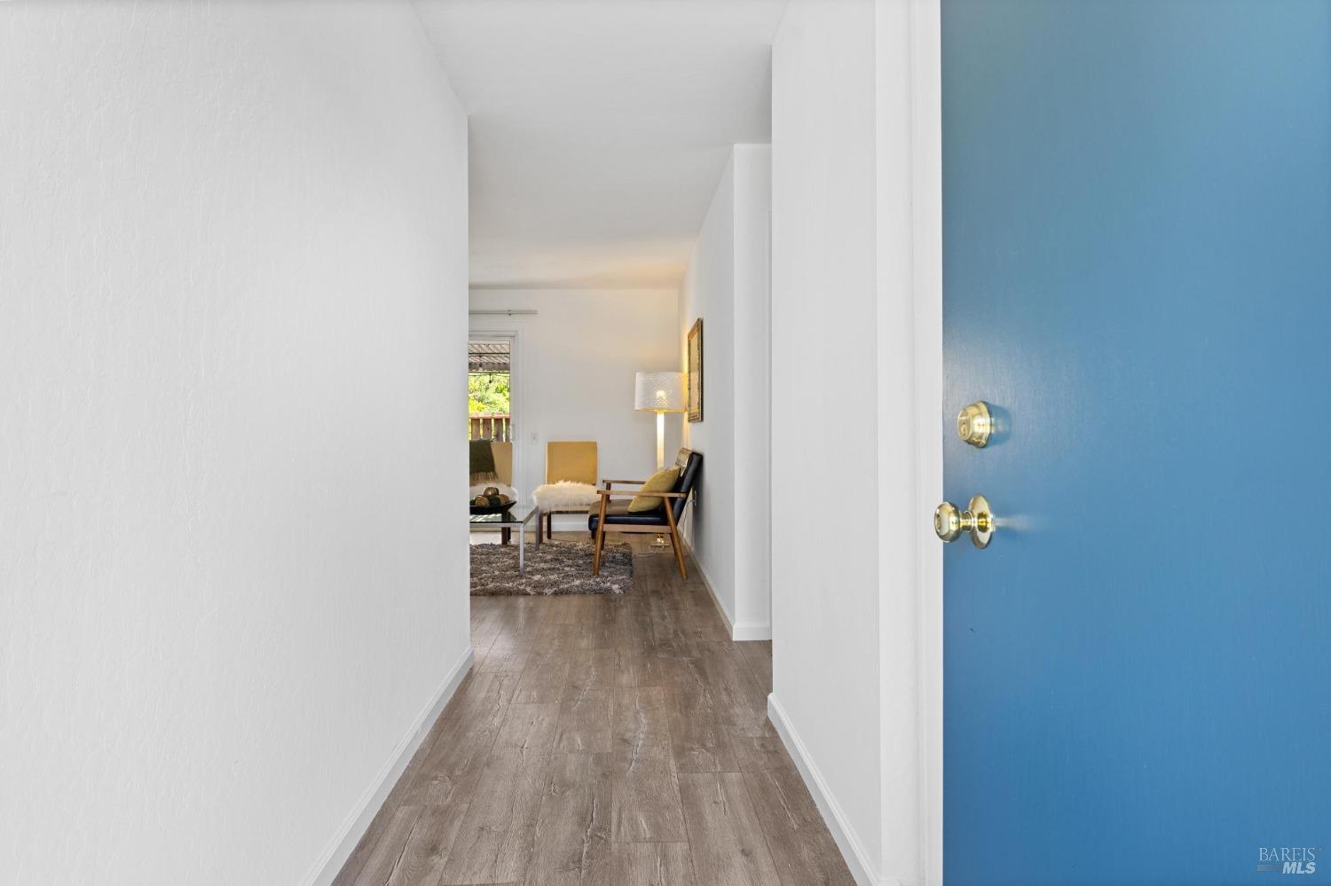 21 Vineyard Circle Sonoma, CA 95476 - Photo 2 of 23 a view of a bedroom from a hallway