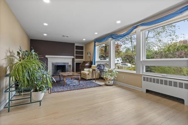 $689,900 | 10 Fuller Road, Chelmsford, MA 01824