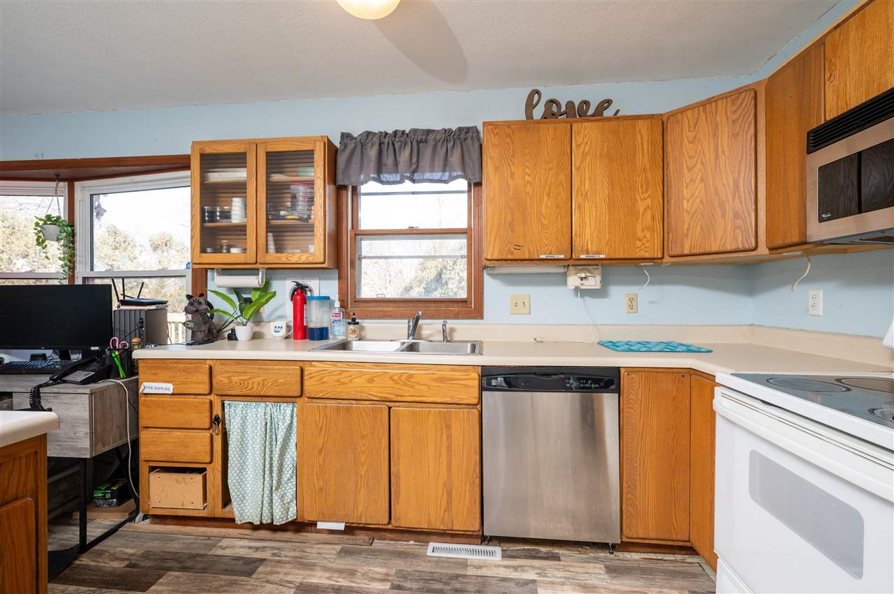 1045 Vine Avenue Riverside, IA 52327 - Photo 8 of 42 Gallery Image 8