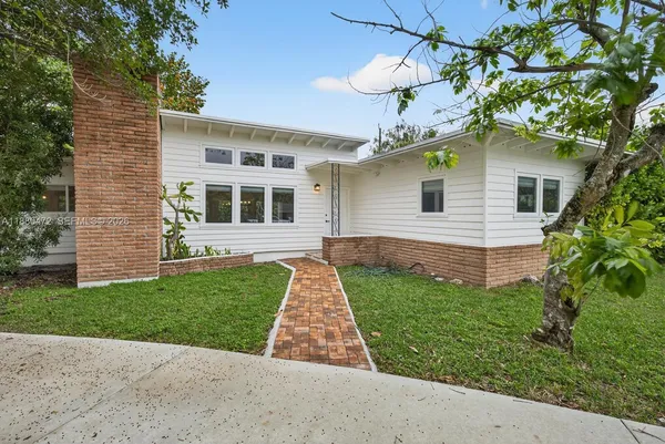 $6,900 | 6395 Southwest 42nd Terrace, South Miami, FL 33155