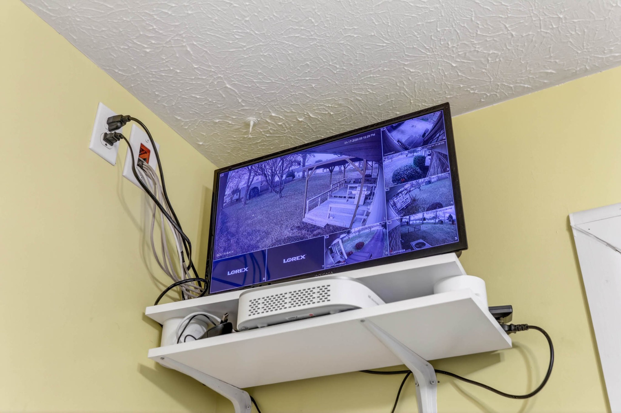 257 North Fairway Road Franklin, KY 42134 - Photo 15 of 30 a room with furniture and a rug