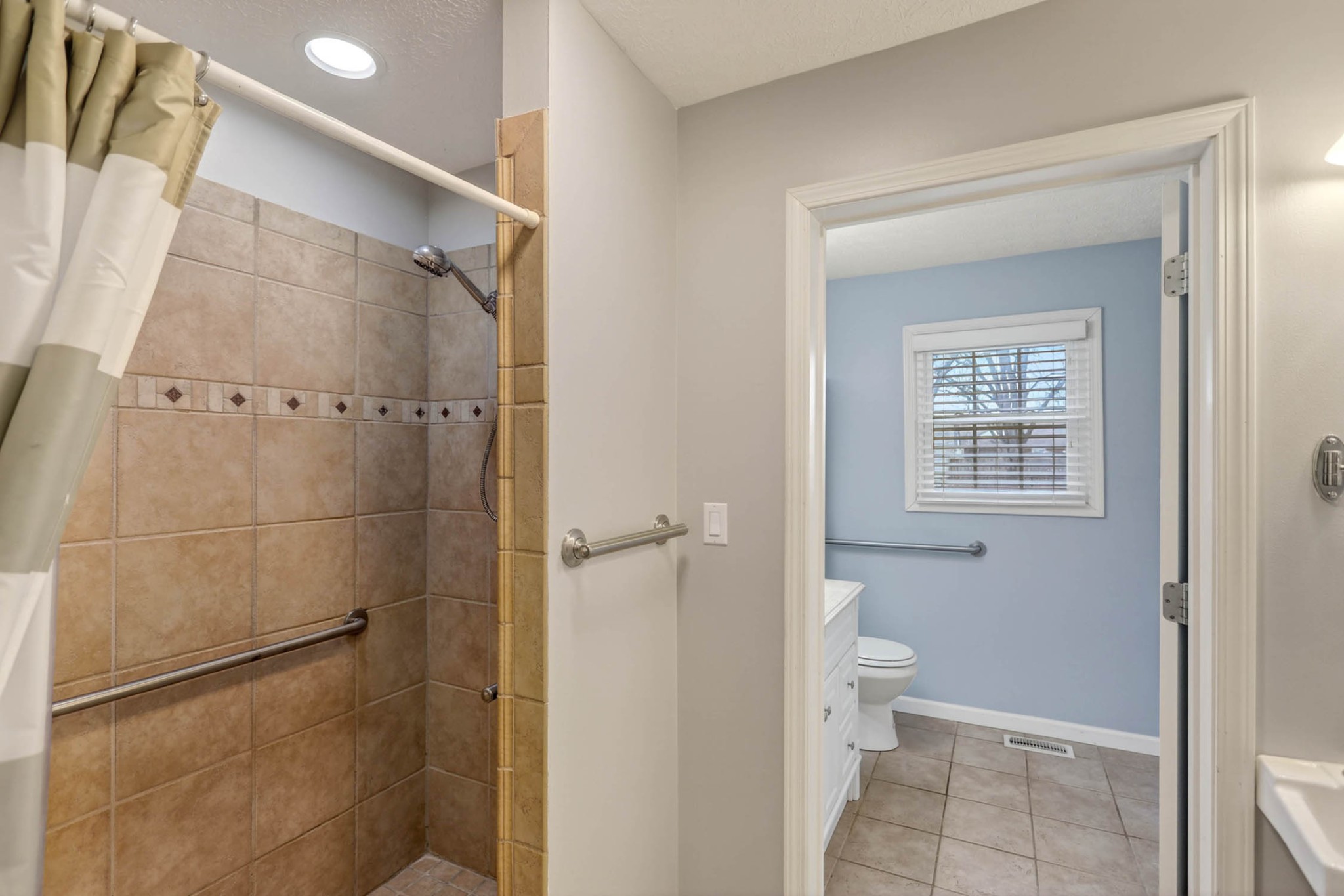 257 North Fairway Road Franklin, KY 42134 - Photo 22 of 30 a bathroom with a granite countertop shower a toilet and a sink