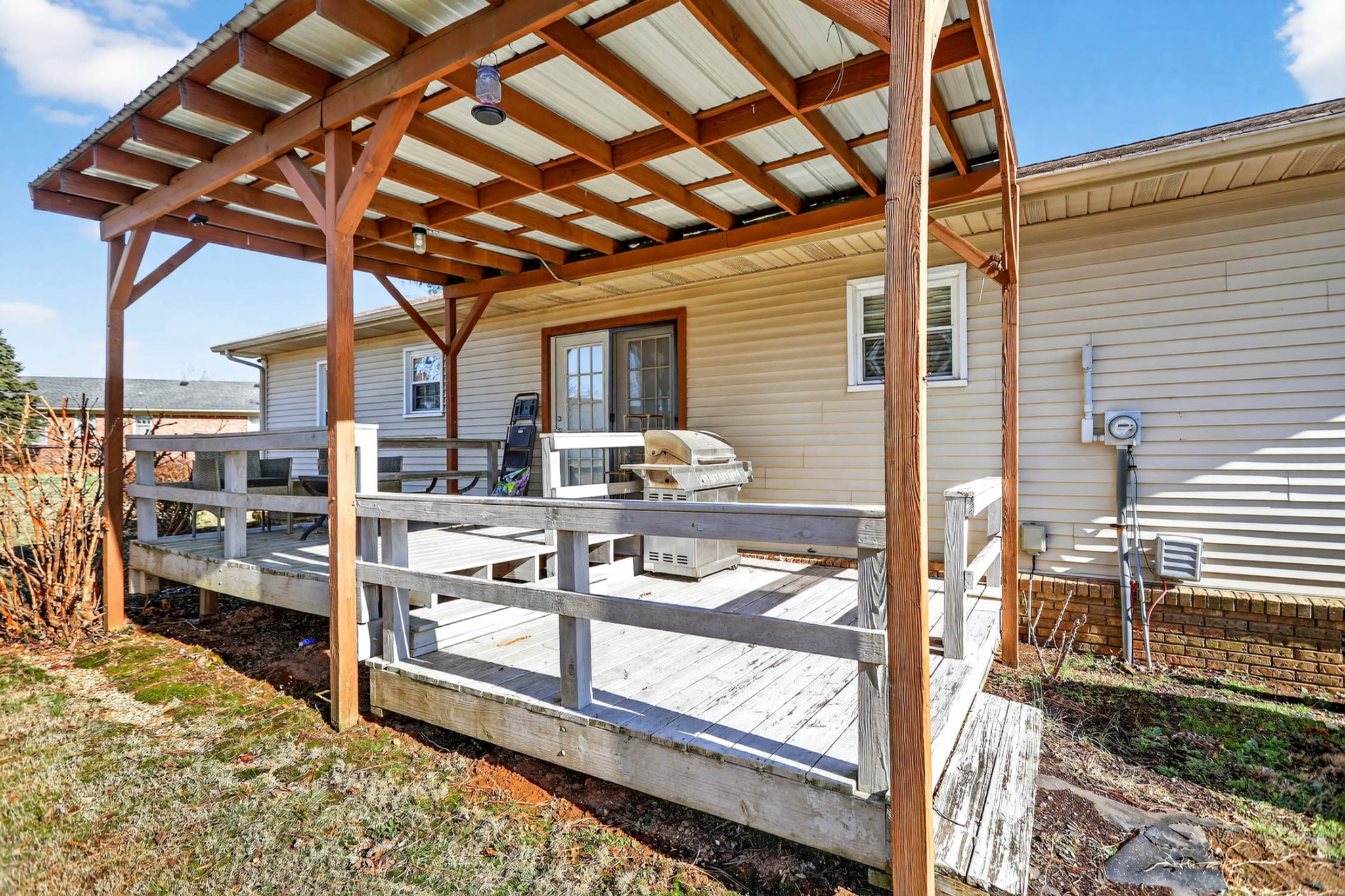 257 North Fairway Road Franklin, KY 42134 - Photo 28 of 30 a view of a chair and tables in the balcony