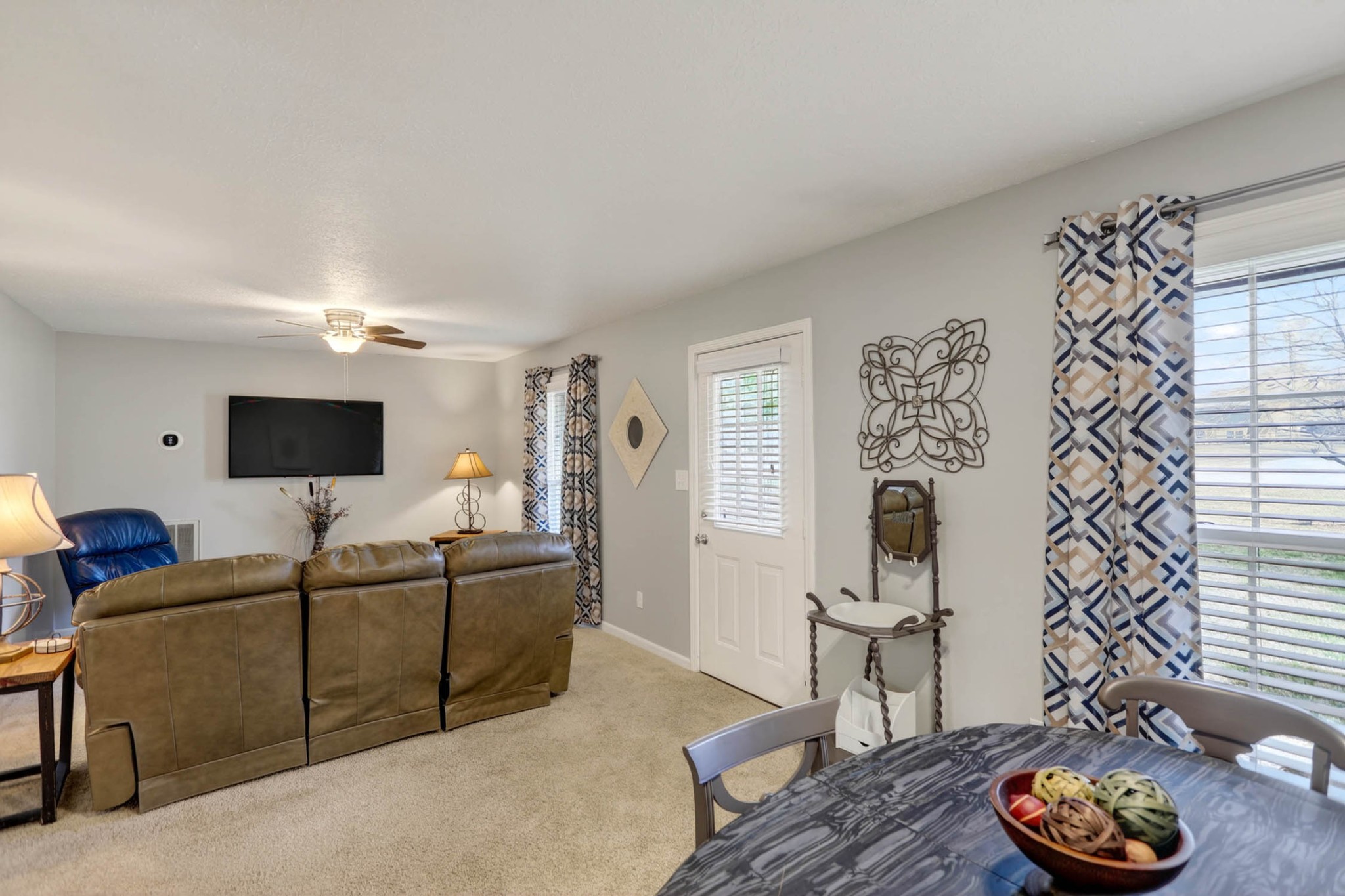 257 North Fairway Road Franklin, KY 42134 - Photo 8 of 30 a living room with furniture and a flat screen tv