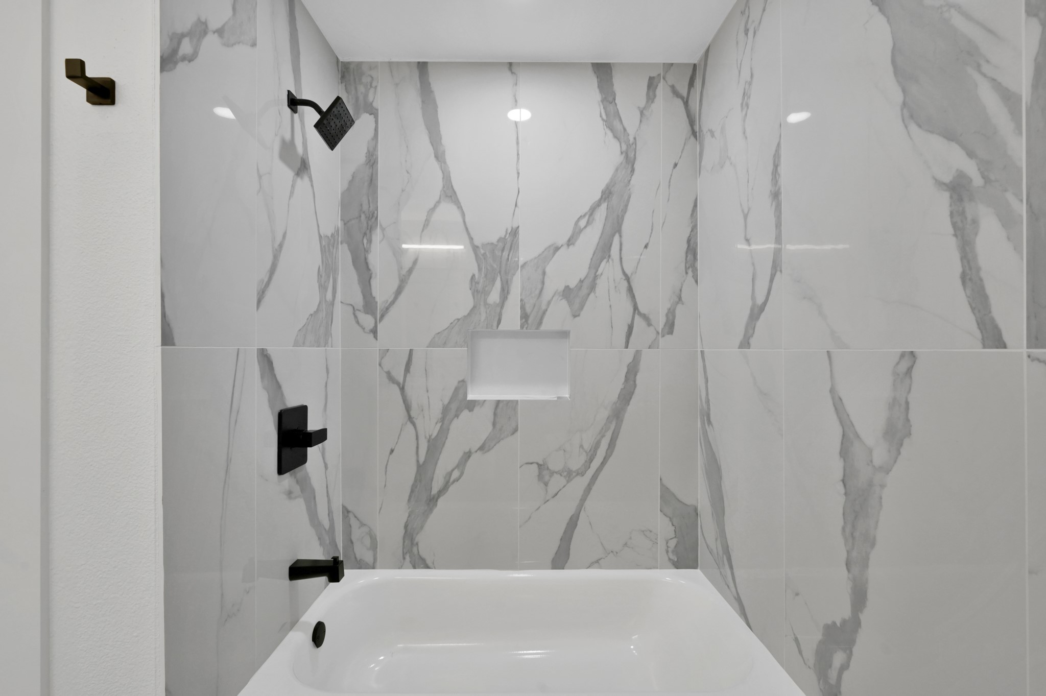 5015 Monteith Drive Spring, TX 77373 - Photo 29 of 44 a bathroom with a shower and a tub