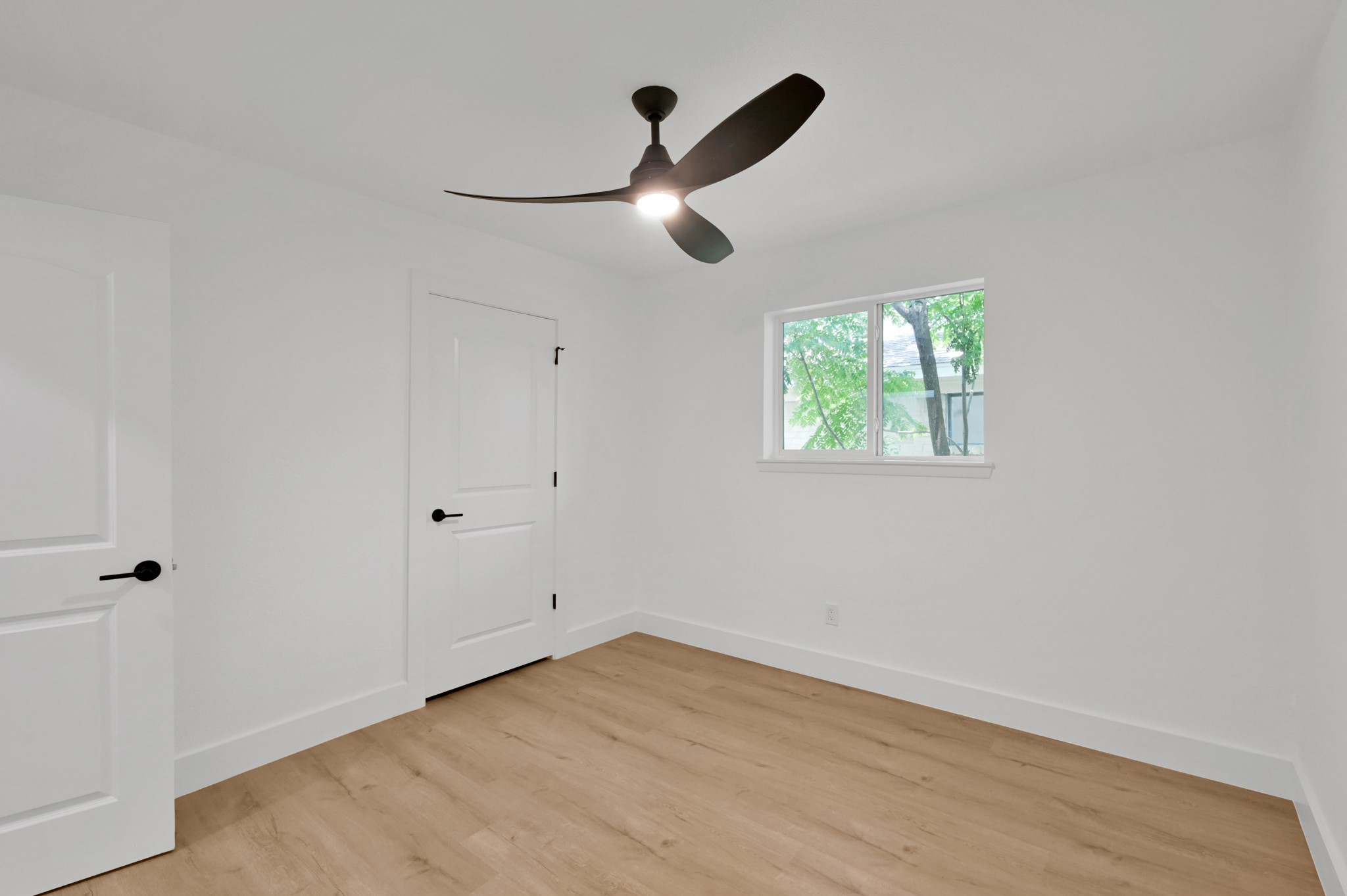5015 Monteith Drive Spring, TX 77373 - Photo 32 of 44 an empty room with wooden floor ceiling fan and windows