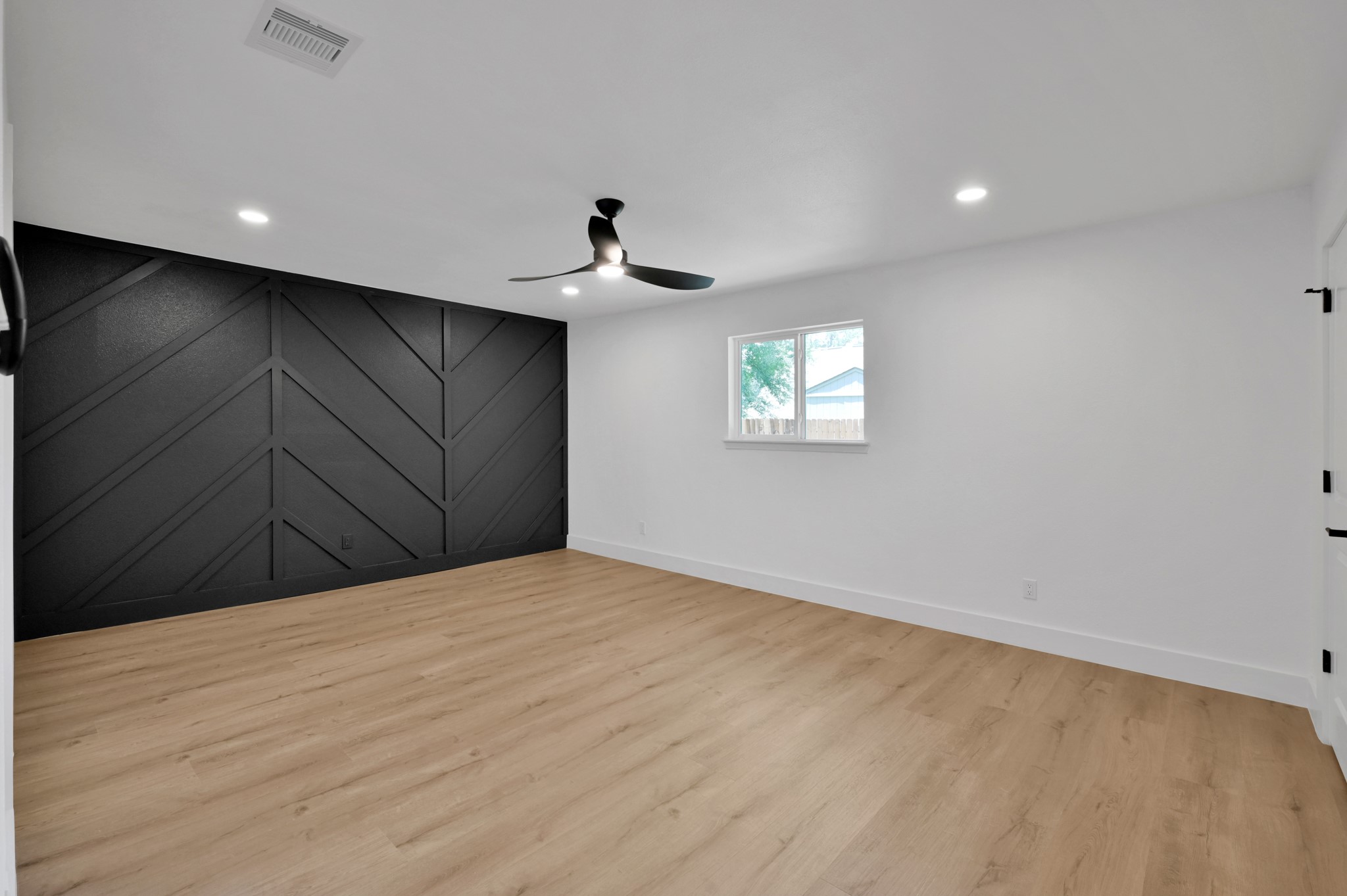 5015 Monteith Drive Spring, TX 77373 - Photo 36 of 44 a view of an empty room with windows