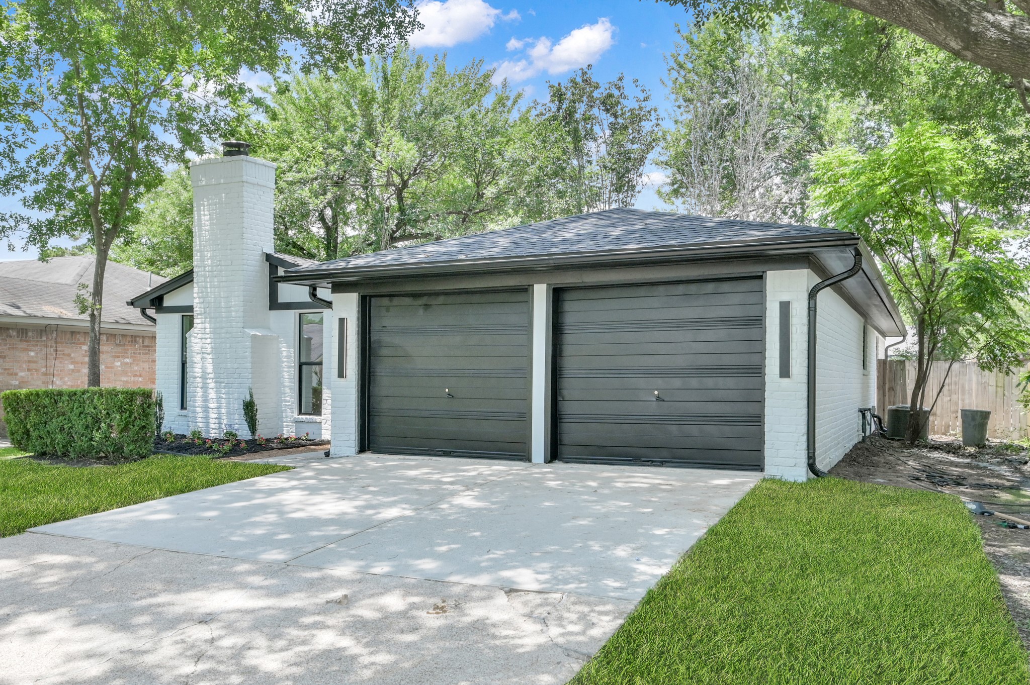 5015 Monteith Drive Spring, TX 77373 - Photo 4 of 44 a front view of a house with a garden