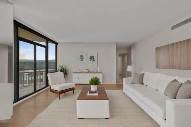 $425,000 | 14 Greenway Plaza, Unit 17Q, Houston, TX 77046