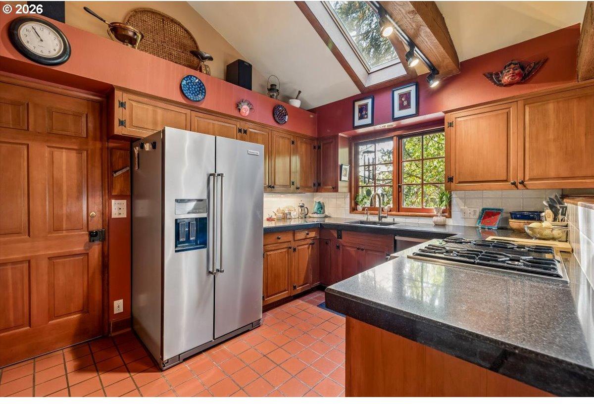1026 Troon Road Lake Oswego, OR 97034 - Photo 28 of 46 Gallery Image 28