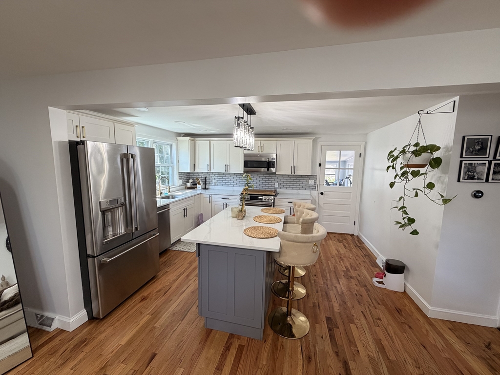 643 Boston Street Lynn, MA 01905 - Photo 5 of 27