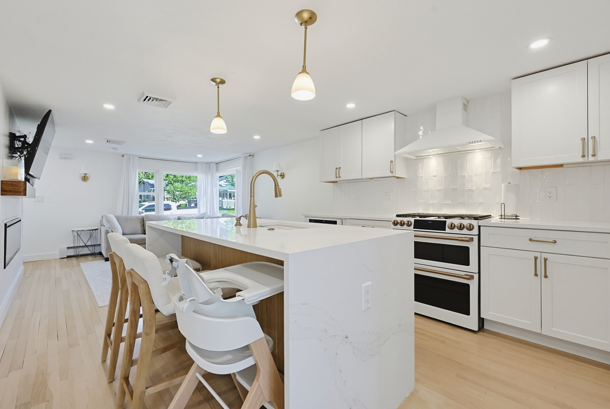 7 Phoenix Road Auburn, MA 01501 - Photo 5 of 41 Gallery Image 5
